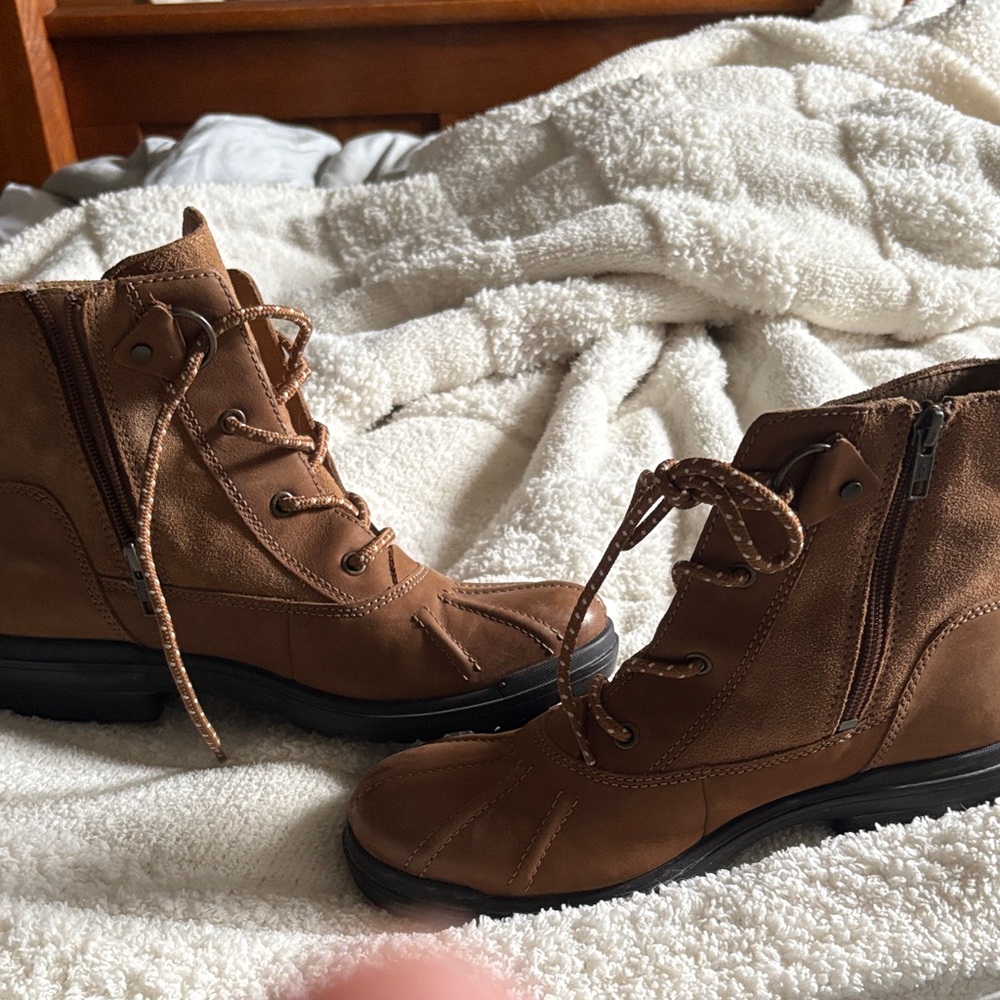 UGG Women's Brown Lace-Up Boots